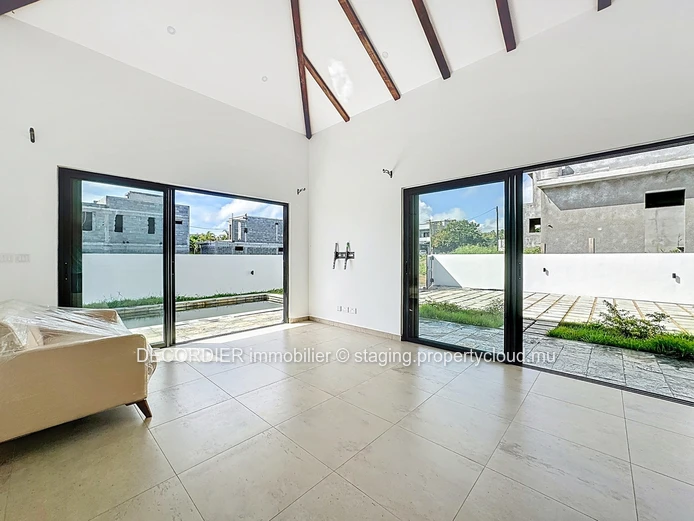 New villa in a residential area (Sole Mandate)