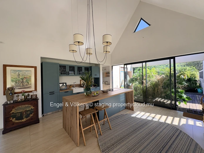 FOR RENT - Contemporary Villa in Tamarin