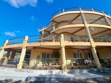 9 Bedroom House