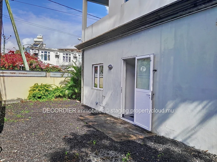 Large house composed of 2 apartments