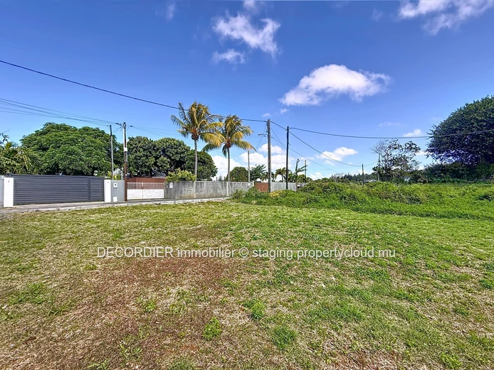 Residential land for sale – Petit Raffray