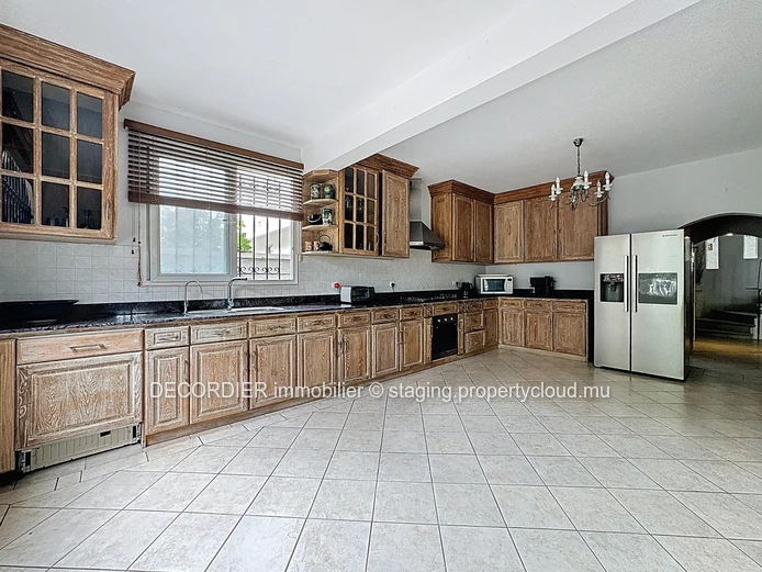 To rent – Elegant Modern Colonial-Style House with Pool in Pointe aux Canonniers