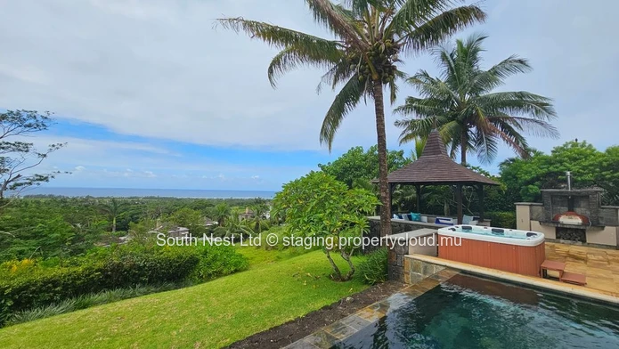 Luxury 5-bed sea view villa 