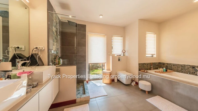 Luxury 4-Bedroom Villa for Sale in Tamarin – RES Scheme