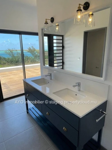 Penthouse de haut standing avec une vue époustouflante sur les eaux turquoises