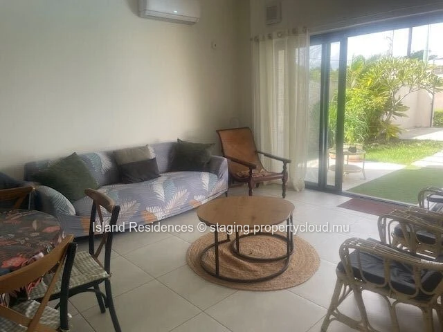 Single-story furnished house with 3 bedrooms, pool and parking