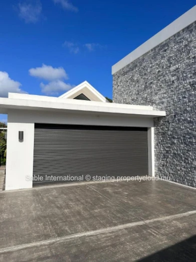 Villa à vendre à Péreybère, 329m² habitables, piscine privée, proche commodités