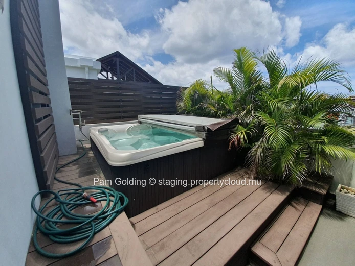Luxurious 3 Bedroom Penthouse with Jacuzzi | Grand Baie 