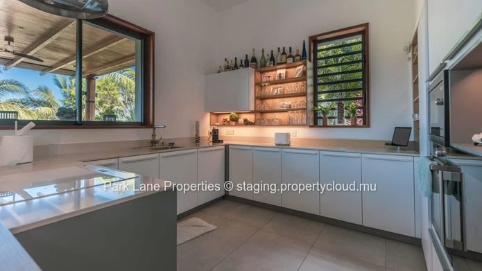 Sumptuous high end 5 bedroom villa in IRS Marina