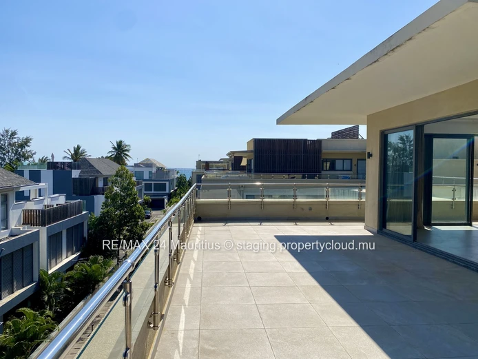 Stunning Penthouse with Breathtaking Sea Views and Direct Beach Access to Tamarin Bay