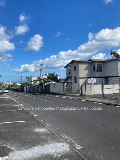 For Rent – Ideally Located Commercial Space in Roches Brunes