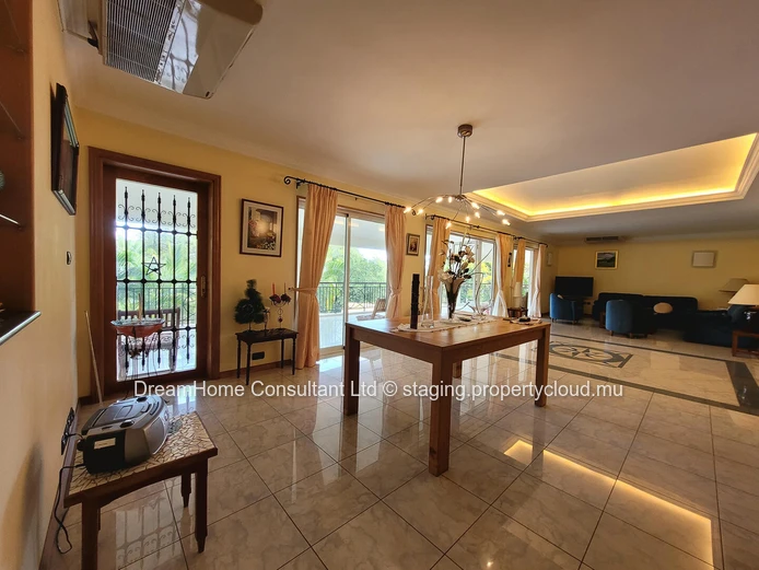 Exceptional 5-Bedroom Villa for Sale in Gated Residence – Black River