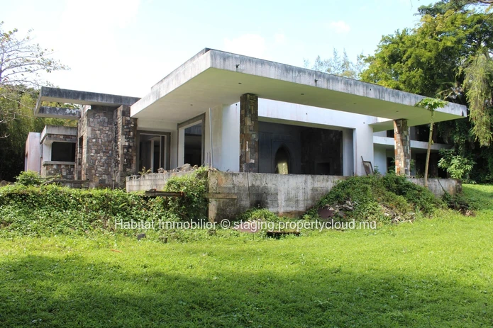 FOR SALE - House to be completed from 836 m2 in Floréal. 