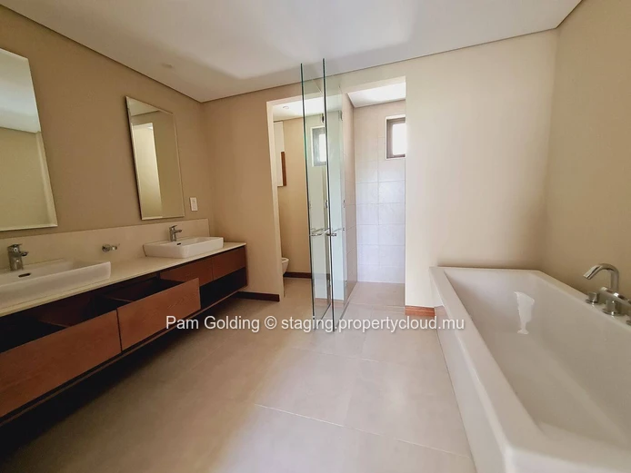 Appartement PDS à vendre à Grand Baie, 197m², 2 chambres, piscine privée, climatisé, vue sur mer et montagne, sécurit... (Mandat exclusif)
