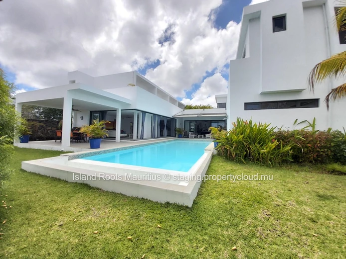 Luxury villa  located in a gated residence for sale !