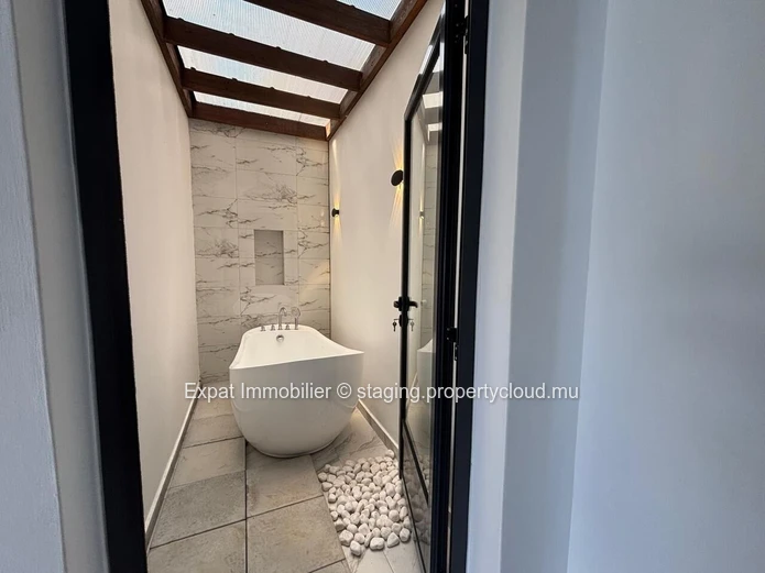 Villa Neuve Avec Piscine À Calodyne – À 2 Minutes D’Intermart