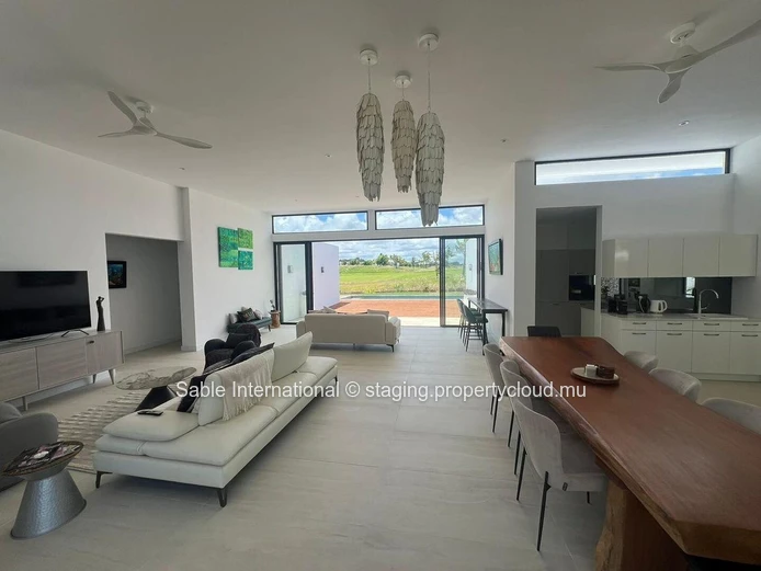 Luxurious RES Villa in Roches Noires with Private Pool, Sea View, and Tennis Court 