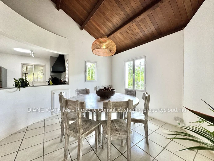 For Sale – Tranquil Family Home Overlooking the River and Mountains, Moka