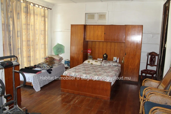 FOR SALE - Spacious wooden colonial house of 325 m2 in Vacoas. 