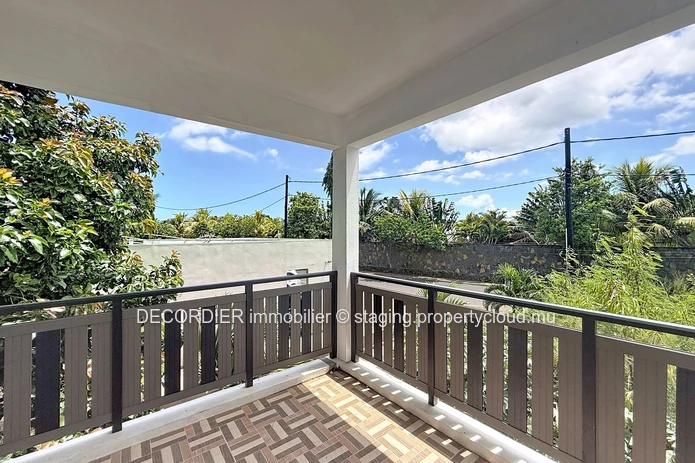176 sqm Home Ideally Located in Sottise