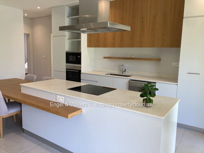 Exquisite Ground-Floor Apartment Steps from the Beach