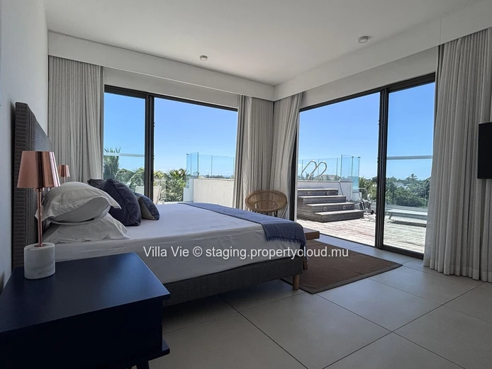 Grand Gaube - Spacious 3-bedroom penthouse with en-suite bathrooms, office, swimming pool, and sea views