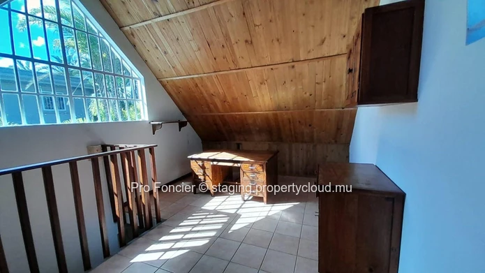 Huge and comfortable house for sale in a very good region of Floreal - Very nice opportunity not to be missed !!!!