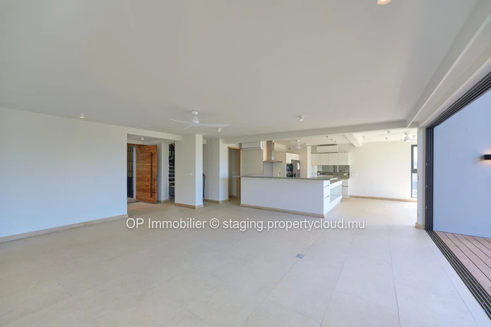 Luxurious G+2 Apartment with Stunning Sea Views and Communal Pool in Pointe aux Canonniers - €1.5M