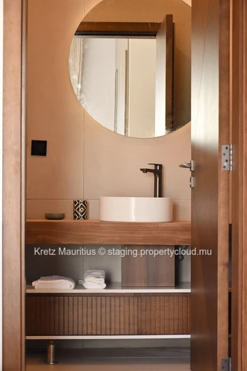 Contemporary 3-bedroom villa with 5-star hotel-style access