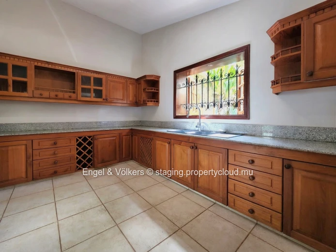 Large Family Home in Residential Estate