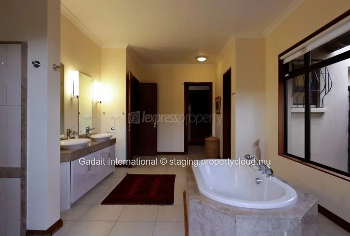 Exceptional Golf House for Sale
