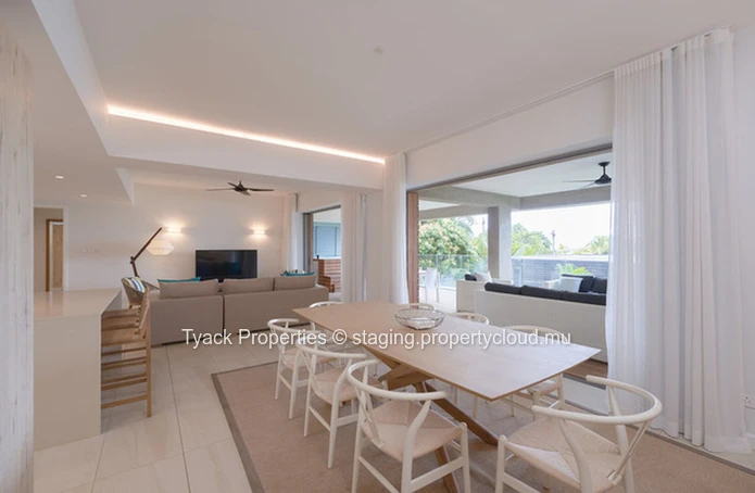 Apartment with Exceptional Lagoon Access