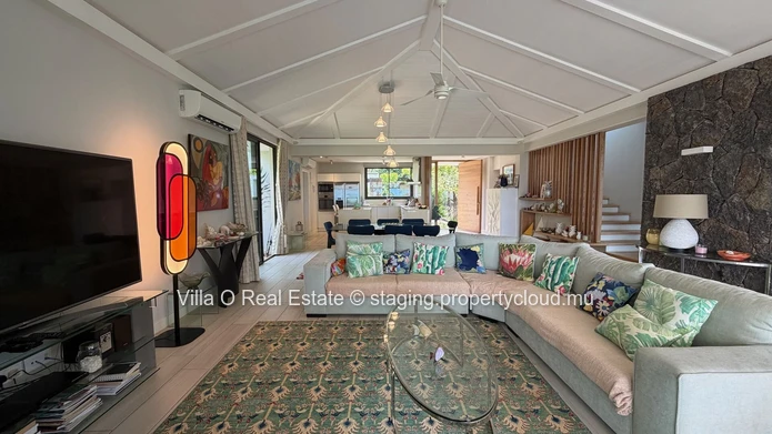 Sublime turquoise sea view from this beautiful villa, its lovely terrace and gazebo with infinity pool, located in a ...