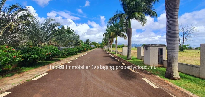 Exceptional plot of 288 toises (1,095?m² / 25 perches) located in the heart of the prestigious gated community of Roy...