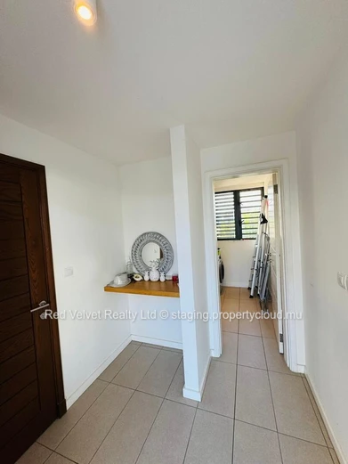 Penthouse meublé à louer à Rivière Noire - Black River, 230m², 3 chambres, services et aménités inclus, vue sur mer. ...