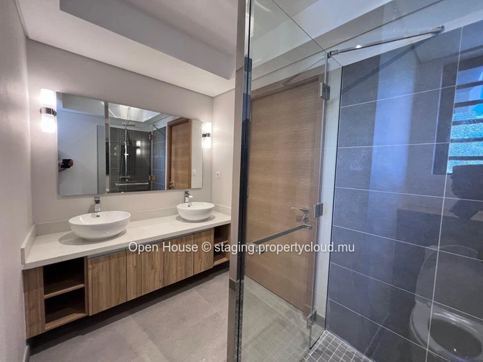 PDS apartment for rent, Trou aux Biches, 300m from the beach, 153m², 3 bedrooms, pool, furnished, garden.