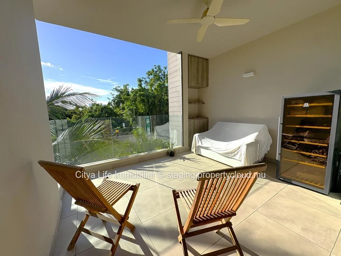 REZ+2 à vendre à Pereybere, 105m², 2 chambres, piscine commune, terrain en pleine propriété, parking, chauffe-eau sol...