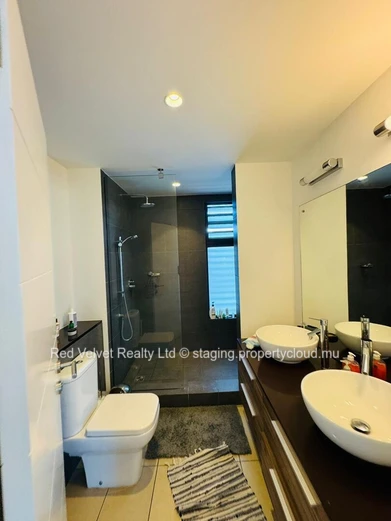 Penthouse meublé à louer à Rivière Noire - Black River, 230m², 3 chambres, services et aménités inclus, vue sur mer. ...