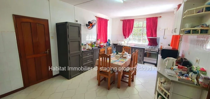 House of 250 m² on a generous plot of 1 arpent 10, ideally located in Sottise, just minutes from Grand Baie, La Crois...