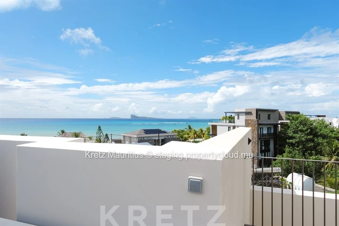 Exceptional penthouse with rooftop and panoramic lagoon views