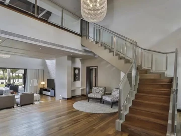 5 Bedroom Villa