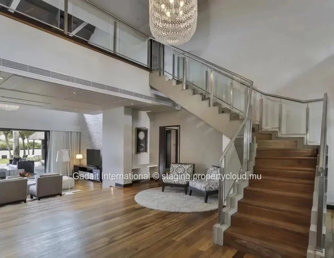 Invest in this villa in the east of Mauritius with private beach and golf access