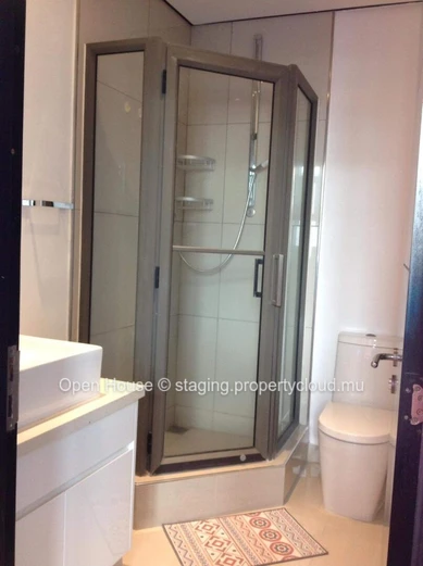 Appartement RES à vendre à Grand Baie, 120m², 2 chambres, piscine commune, accessible aux étrangers, proche des comme...