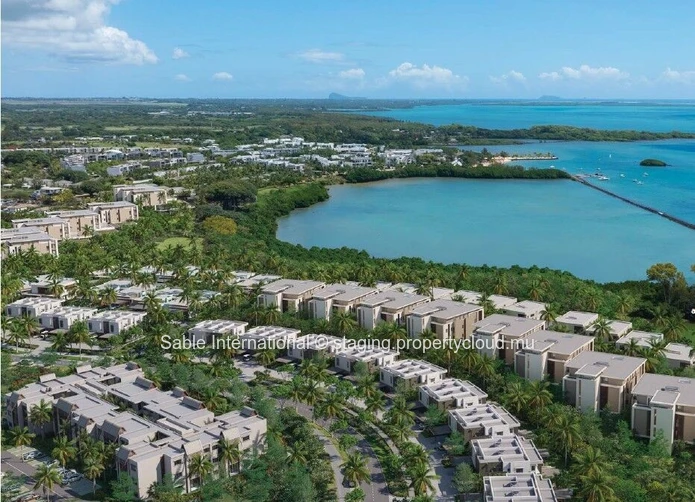 Maison 3 ch, piscine, jardin, veranda, proche écoles et commerces à Poste Lafayette, 256m²