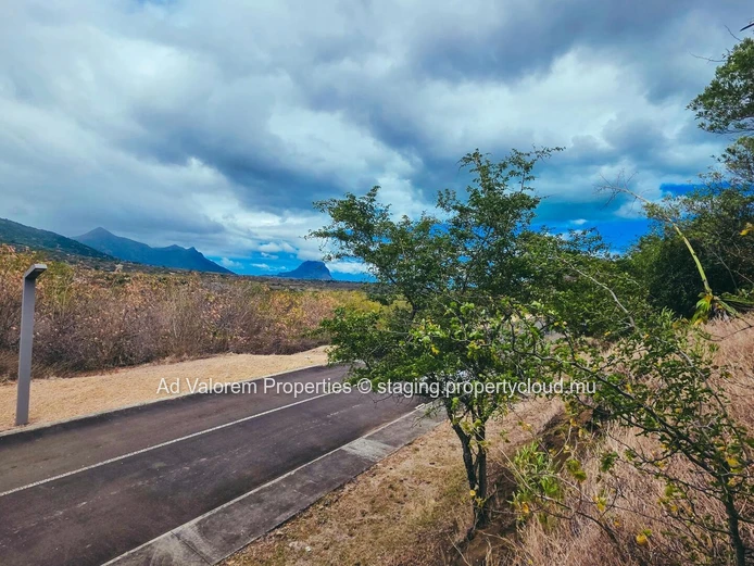 À vendre terrain- Rivière Noire