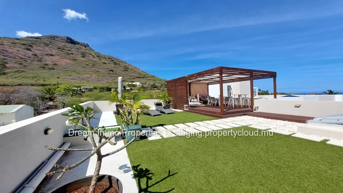 Stunning Mountain And Sea Views! Penthouse With Private Rooftop In Tamarin – Mauritius
