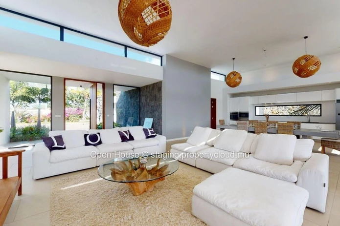 Luxury Villa, Ocean Front, Golf, 4 bedrooms, 4 bathrooms, swimming pool. Accessible at foreigners.