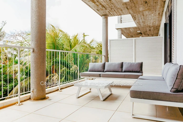 REZ+2 à vendre à Pointe aux Canonniers, 165m², 3 chambres, bureau, piscine commune. Terrain en toute propriété. Rs.