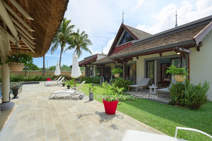 Luxury Villas with Private Pool and Sea Access in Albion - 270m² Living Area - 1.719m² Land - Fully Furnished - €1.6M