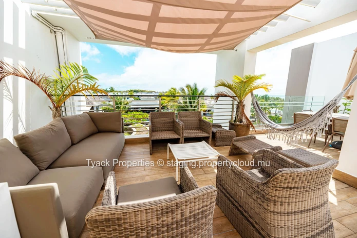 Maison de Ville Meublée avec Vue Mer et Toit-Terrasse